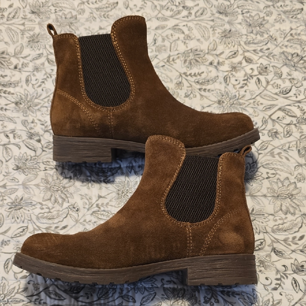 Bjorndal Tan Suede Ankle Booties